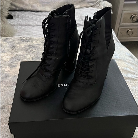 Kenneth Cole Shoe Boot - Picture 2 of 3